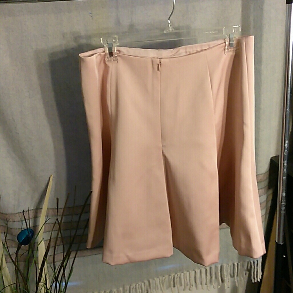 Women's Ann Taylor Skirt - Picture 3 of 3